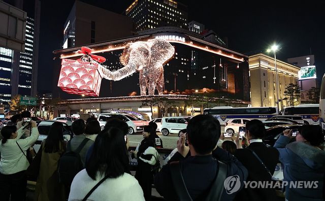 신세계 스퀘어에 공개되는 '크리스마스 미디어 아트'