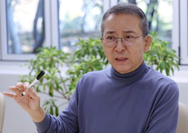 인터뷰하는 권영수 전 LG엔솔 부회장