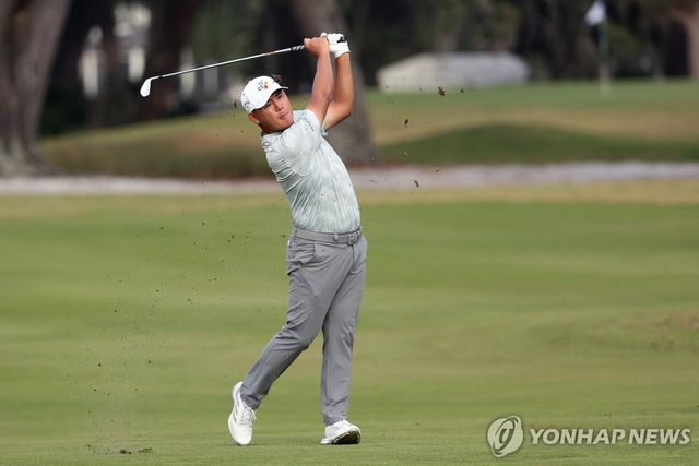 아이언샷 날리는 김시우