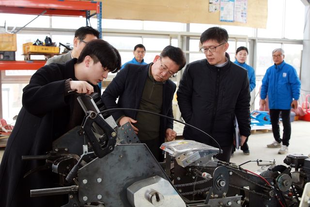 밭농업기계화 장비 살펴보는 이승돈 농진청장