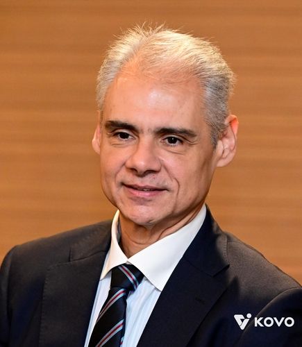 레오나르도 KB손해보험 감독