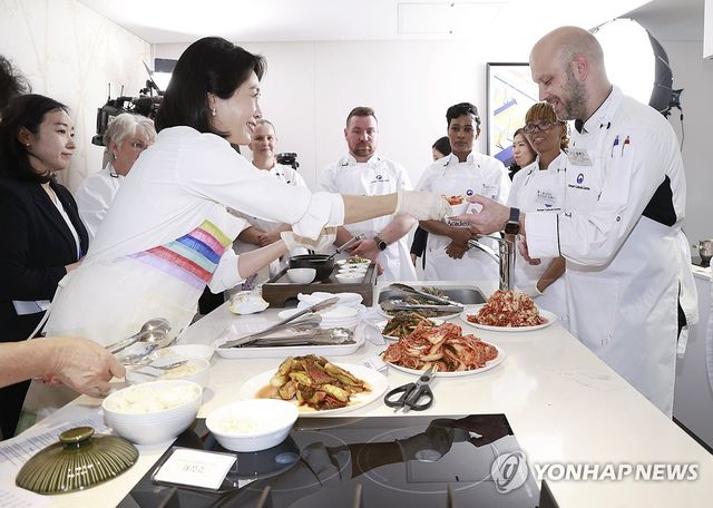 김혜경 여사, 한식 조리 시연