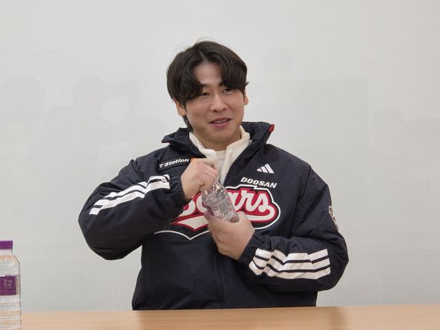 인터뷰하는 박찬호