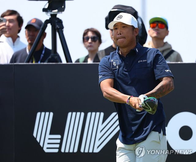 티샷 날리는 앤서니 김