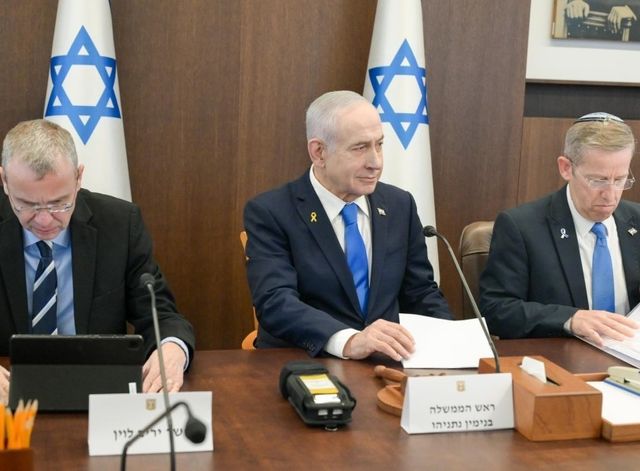 이스라엘 각료회의 주재하는 베냐민 네타냐후 총리