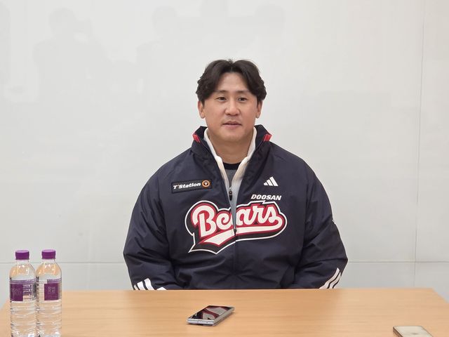 인터뷰하는 두산 이용찬