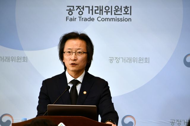 기자간담회에서 발언하는 주병기 공정위원장