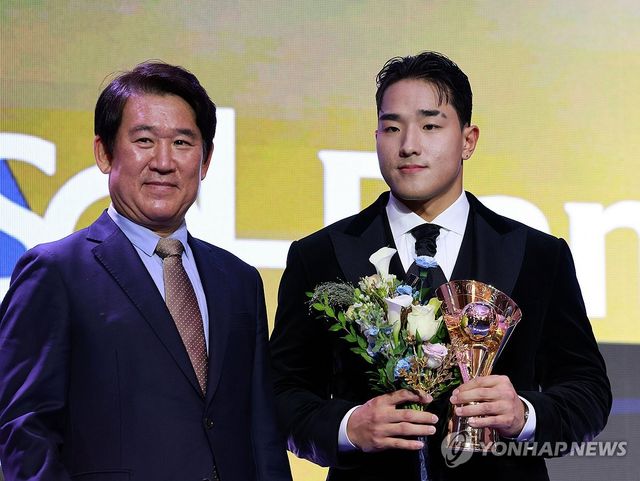 출루율상 안현민