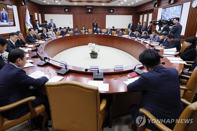 헌법존중 정부혁신 TF 간담회, 발언하는 김민석 총리