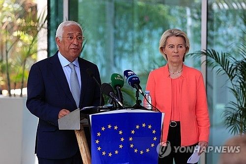 안토니우 코스타 EU 정상회의 상임의장(왼쪽)과 우르줄라 폰데어라이엔 EU 집행위원장 [EPA 연합뉴스 자료사진. 재판매 및 DB 금지] 