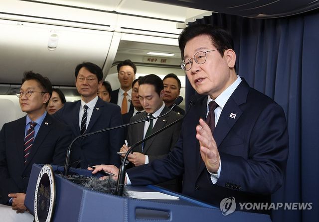 이재명 대통령, 순방 기내 기자간담회