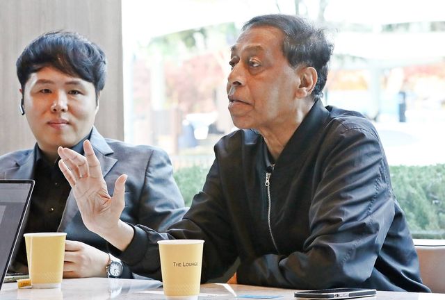 압둘 할림 카더 아시아세팍타크로연맹 회장(오른쪽)