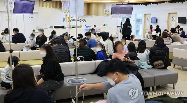 독감, 일요일에도 붐비는 어린이병원
