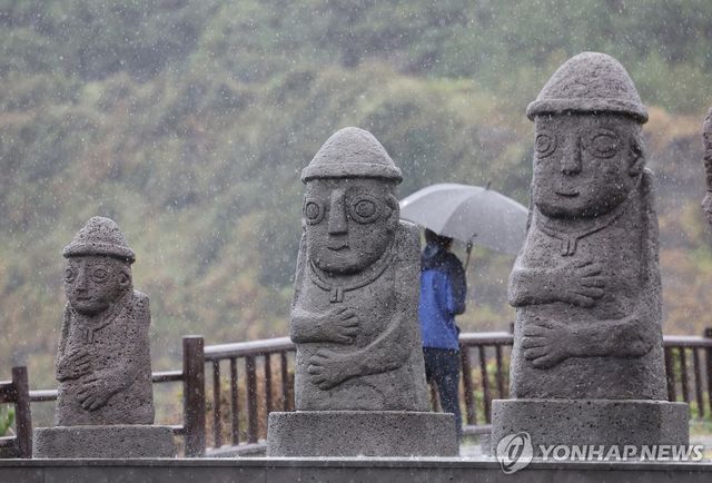 비 쏟아지는 서귀포