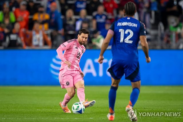 패스 찔러주는 메시