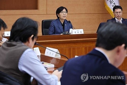 국민연금기금운용위원회 주재하는 정은경 장관