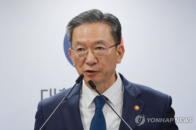 론스타 ISDS 판정 취소소송 승소 결과 브리핑하는 정성호 장관