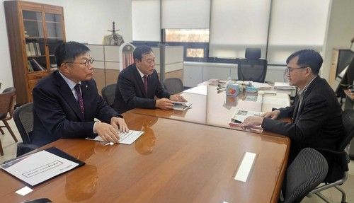 기재부 2차관 만난 세종시장