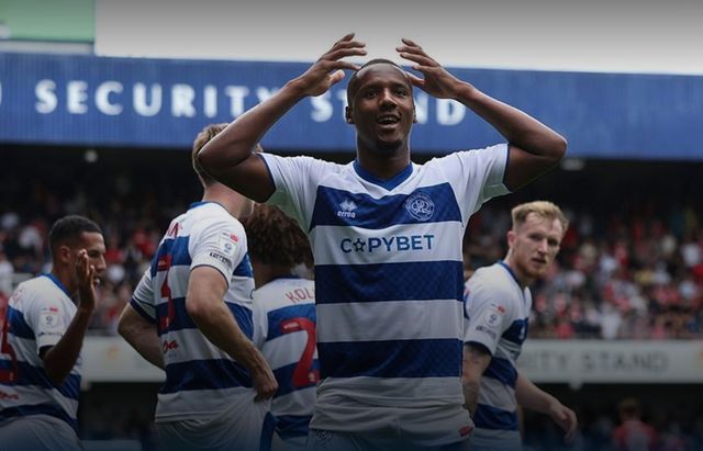 골세리머니를 펼치는 코네