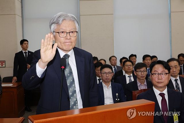 선서하는 최동석 인사혁신처장