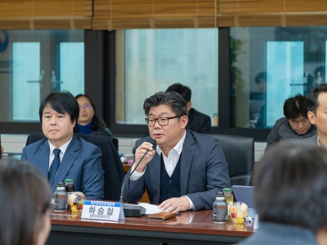 간담회 중인 하승철 개인정보위 범정부마이데이터추진단 단장