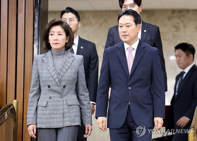 토론회 참석하는 장동혁 대표와 나경원 의원