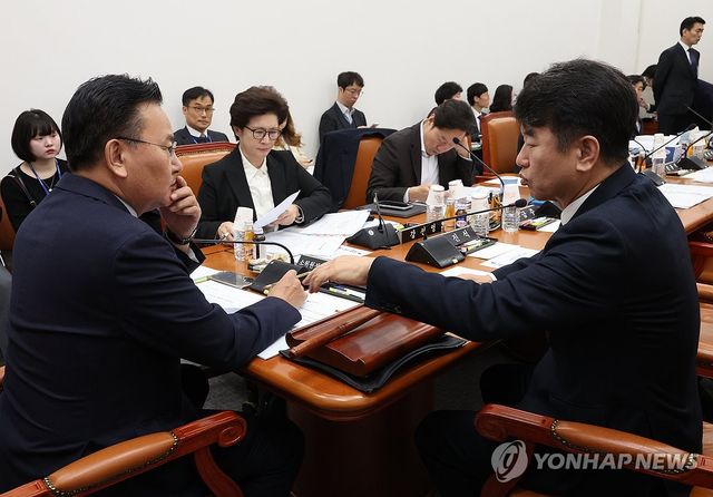 운영위 소위에서도 이어지는 양당 원내 협상