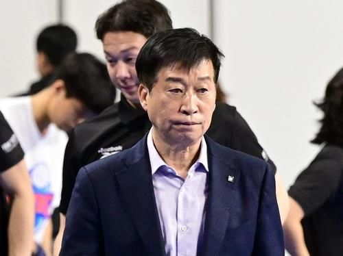 자진해서 사퇴한 김호철 전 IBK기업은행 감독