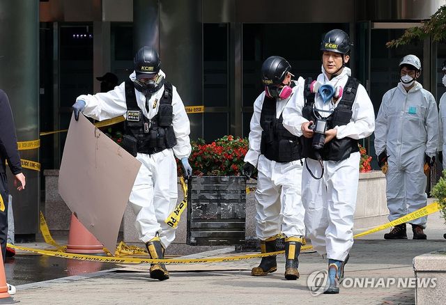 옮겨지는 리튬이온배터리