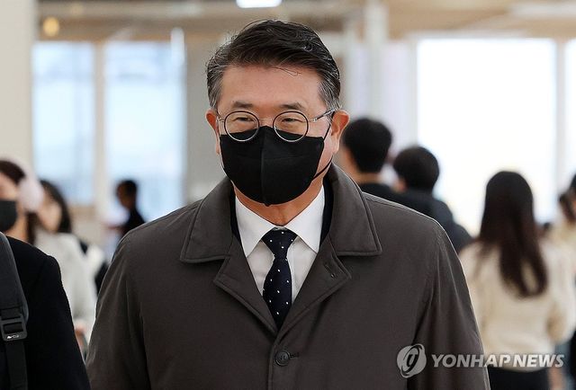 '종묘 차담회·측근 학폭 무마 의혹' 관련 장상윤 전 수석, 특검 출석