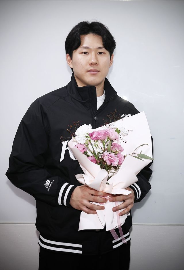 최원준, kt와 계약