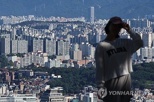 서울 남산에서 바라본 아파트 및 주택단지들