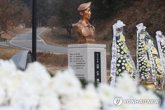 부대에 마련된 추모비