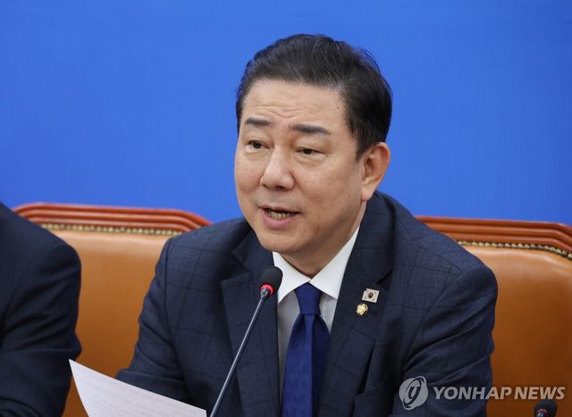 민주당 원내대책회의, 발언하는 김병기 원내대표