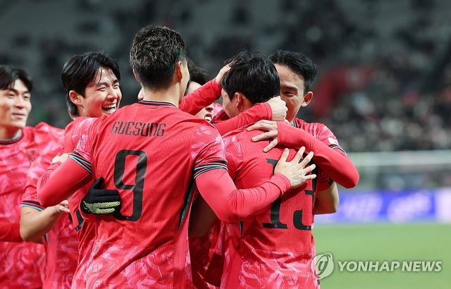 이태석 선제골에 기뻐하는 대표팀