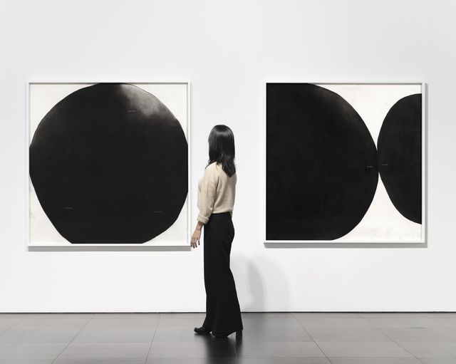 '가위, 바위, 보: 종이의 변주' 전시 전경