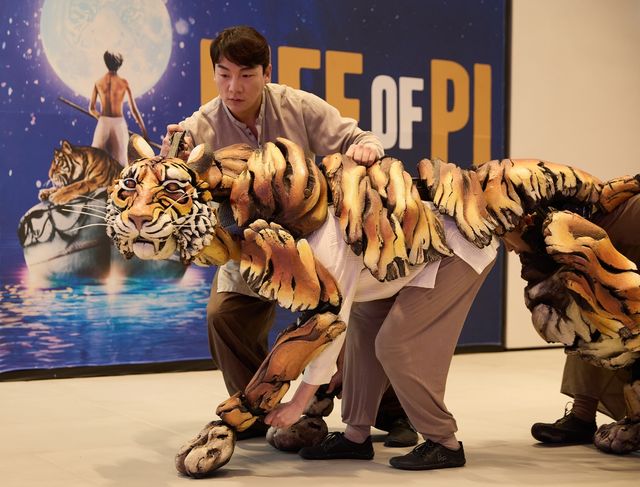 공연 '라이프 오브 파이' 속 벵골 호랑이