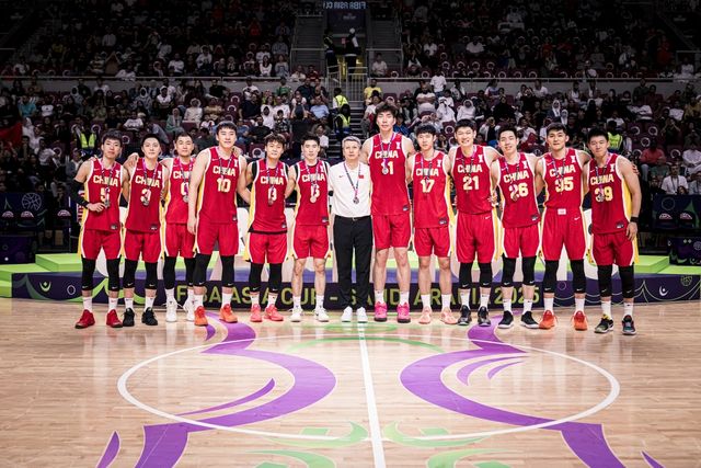 지난 8월 아시아컵에서 은메달을 목에 건 중국