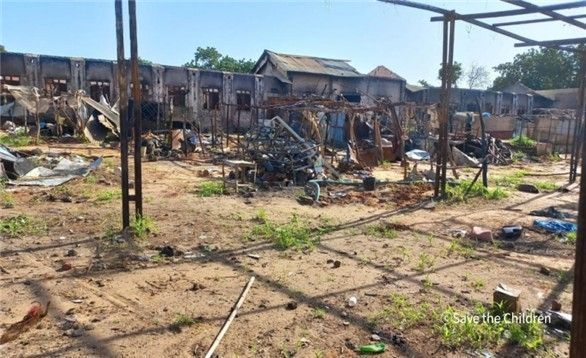 대피소로 이용되던 수단의 학교가 공격으로 파괴된 모습