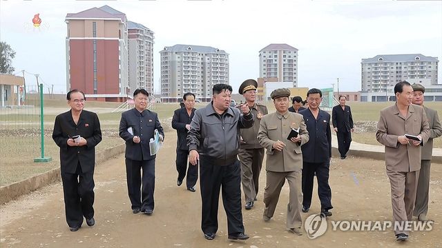 김정은, 신의주 온실농장 시찰