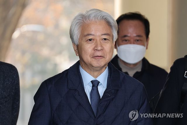 '6천만원 수수' 노웅래, 1심 선고 출석