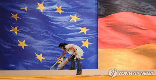 EU 깃발(왼쪽), 독일 국기