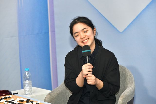 효림배에서 첫 우승을 차지한 뒤 인터뷰하는 스미레