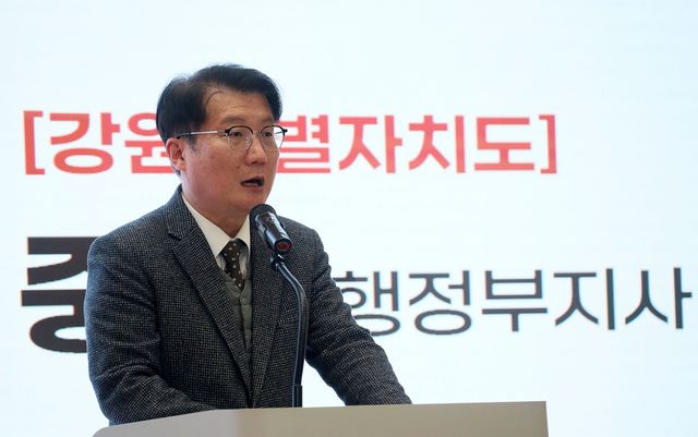 축사하는 여중협 도 행정부지사