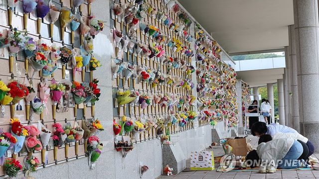 인천가족공원 찾은 성묘객들