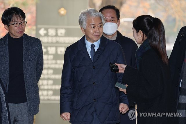 '6천만원 수수' 노웅래, 1심 선고 출석