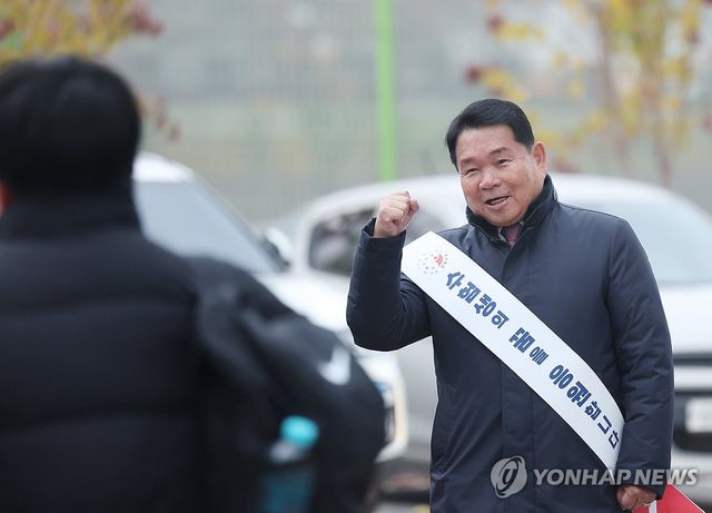 수험생 응원하는 신경호 강원교육감