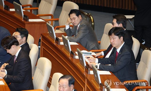 본회의 출석한 장동혁 대표