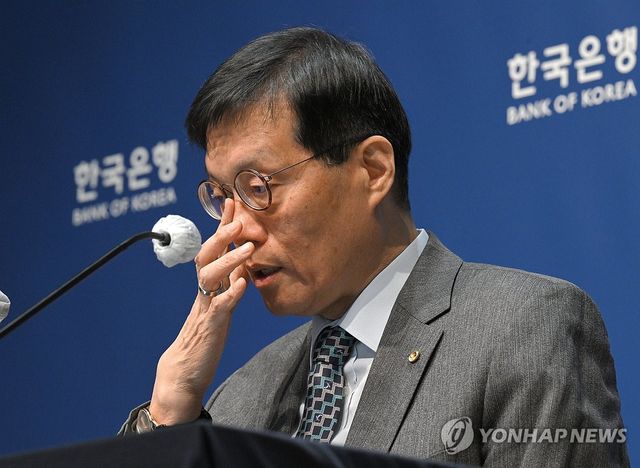 금통위 통화정책방향 기자간담회, 발언하는 이창용 한은 총재