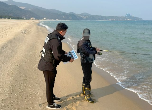 강릉해경, 마약류 홍보 전단 배부